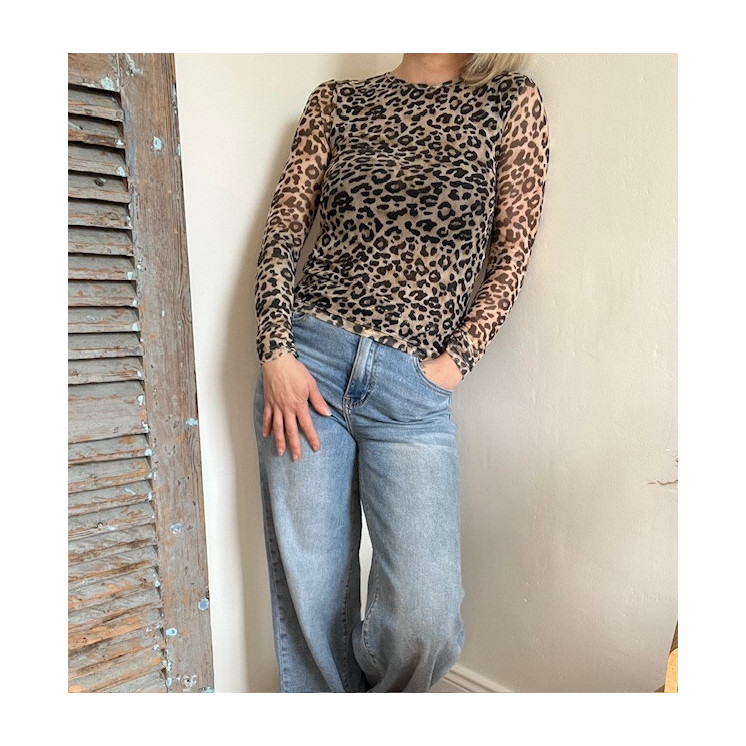 Top manches longues leopard voilage , tendance et originale