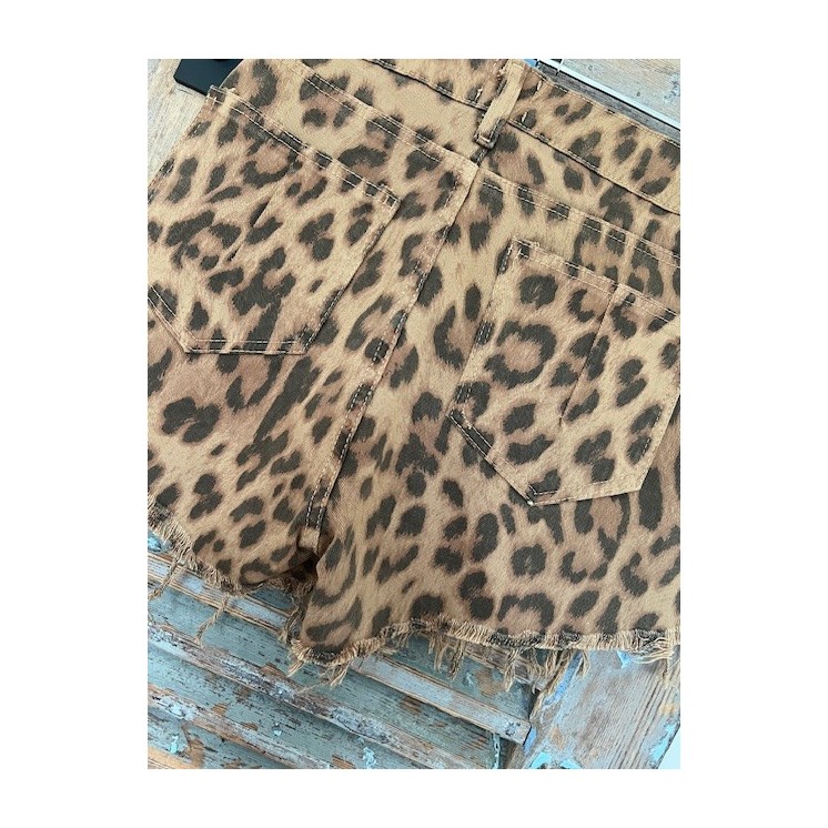 Short en jean leopard marron-effet frnagé & style sauvage