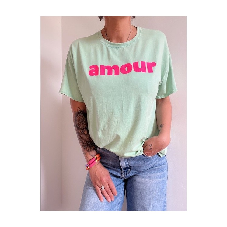 t-shirt vert pâle"amour"rose fluo -look doux & flashy