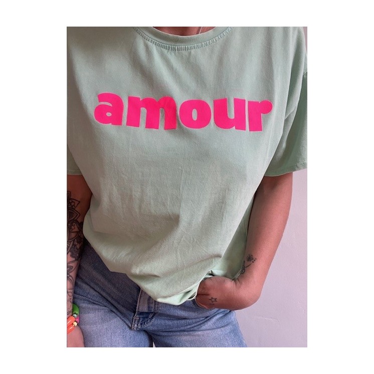 t-shirt vert pâle"amour"rose fluo -look doux & flashy