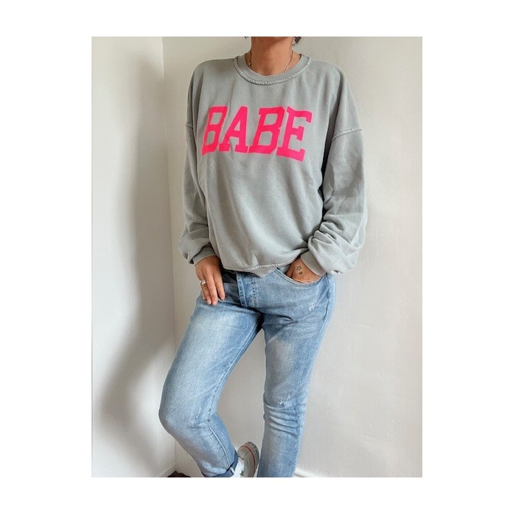 Sweat gris "BABE"femme-écriture rose fluo-look stylé