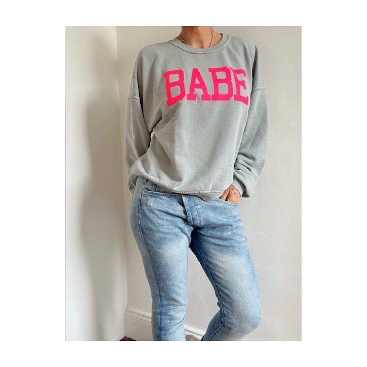 Sweat gris "BABE"femme-écriture rose fluo-look stylé