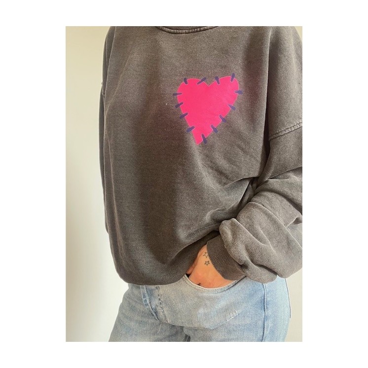 Sweat Noir Femme-Coeur rose fuchsia-pièce coup de coeur tendance