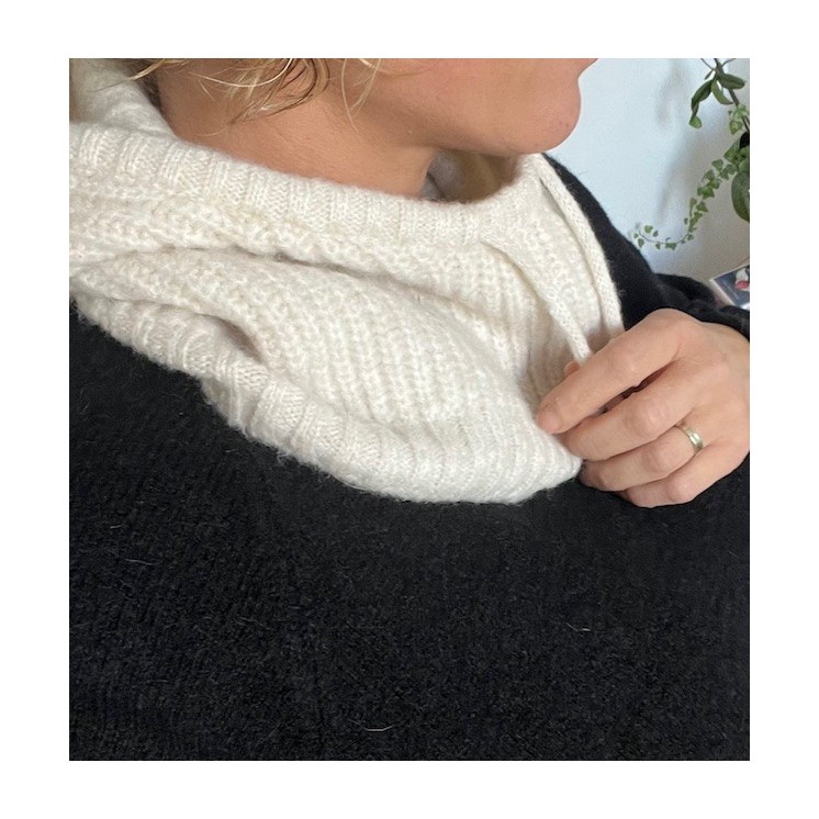 Cagoule en laine beige-accessoire mode et chic pour l'hiver