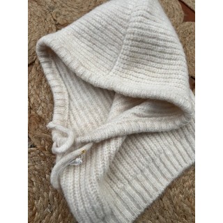 Cagoule en laine beige-accessoire mode et chic pour l'hiver