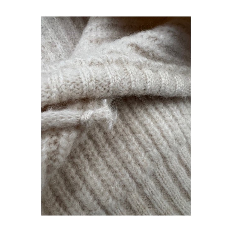 Cagoule en laine beige-accessoire mode et chic pour l'hiver