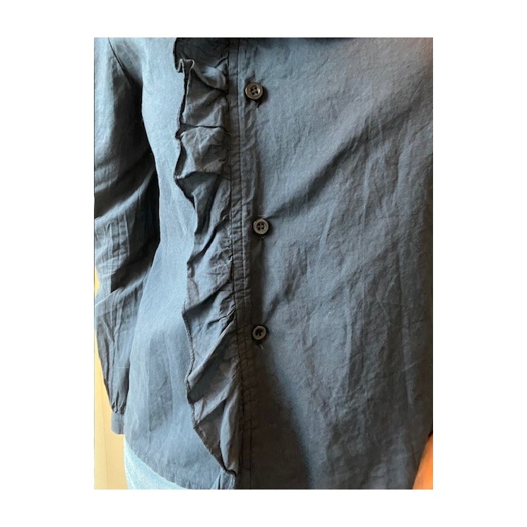 chemise avec volants devant -bleu marine , confort et féminité