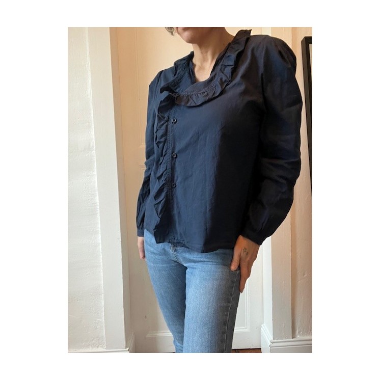 chemise avec volants devant -bleu marine , confort et féminité