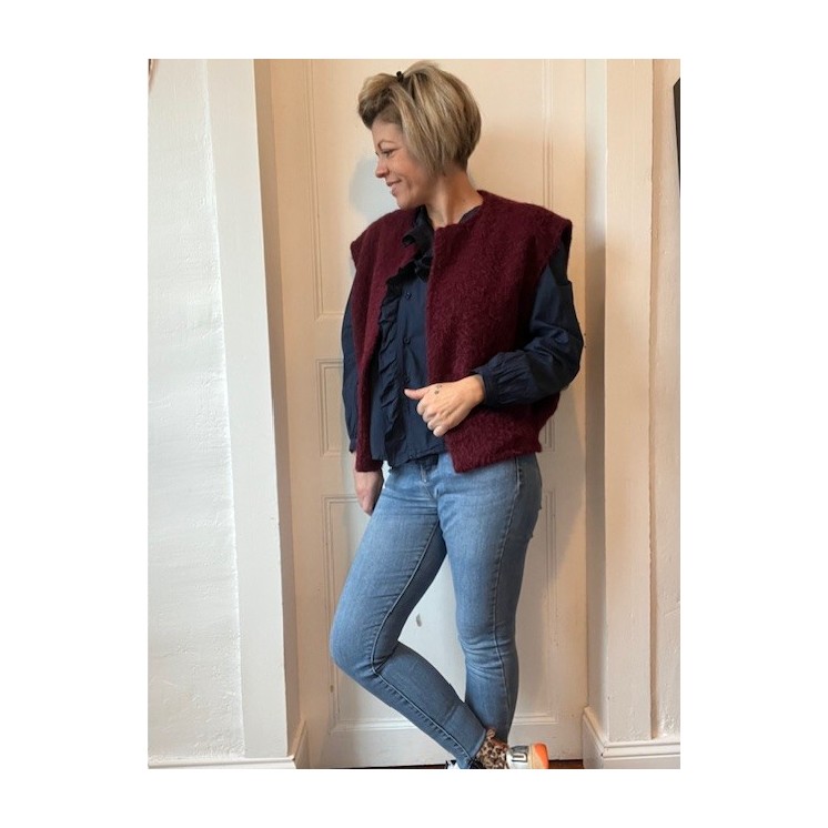 chemise avec volants devant -bleu marine , confort et féminité