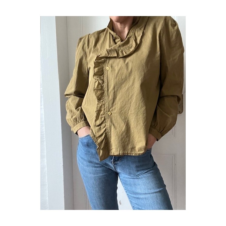 Chemise avec volant fantaisie devant -tendance et élégance-olive
