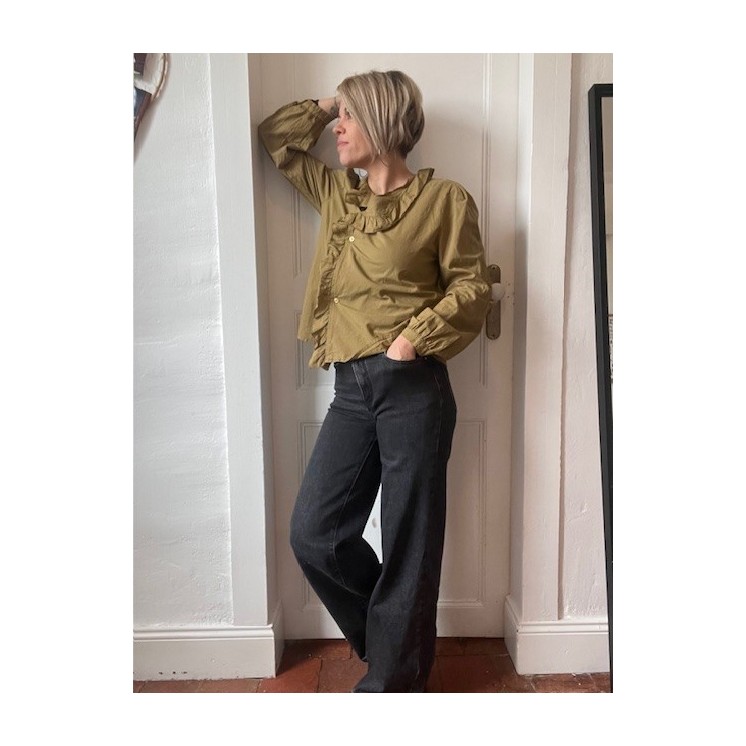 Chemise avec volant fantaisie devant -tendance et élégance-olive