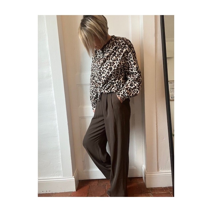 Chemise léopard marron -style audacieux & détails couture