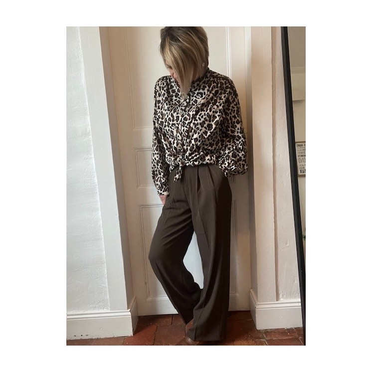 Chemise léopard marron -style audacieux & détails couture