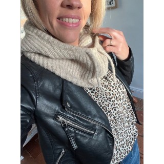 Cagoule en laine beige-accessoire mode et chic pour l'hiver