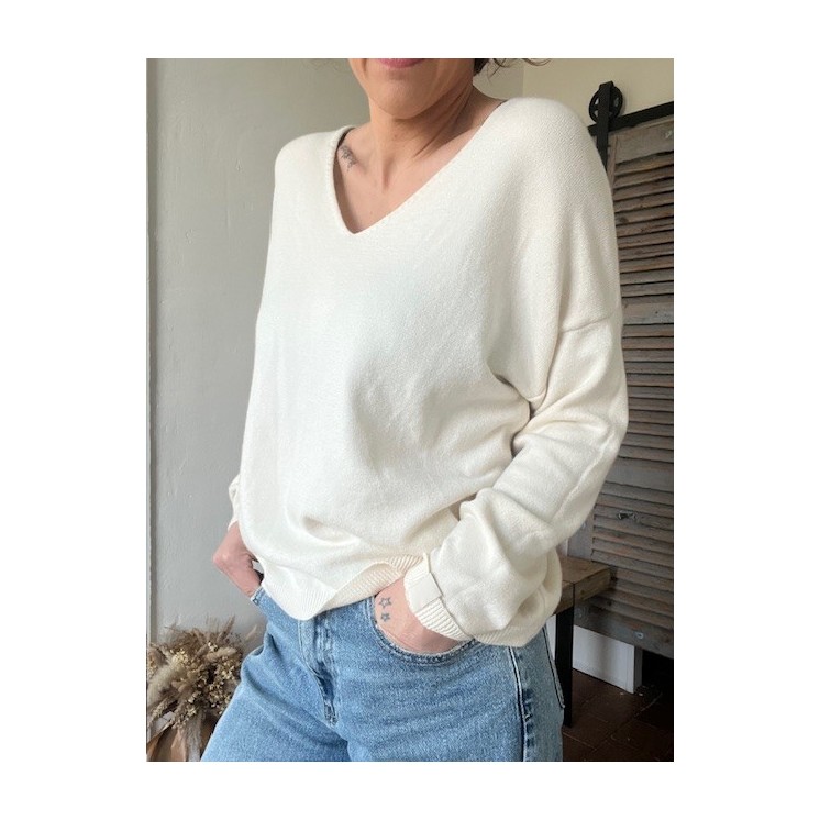 Pull beige col v femme le basique -basic à avoir dans son dressing
