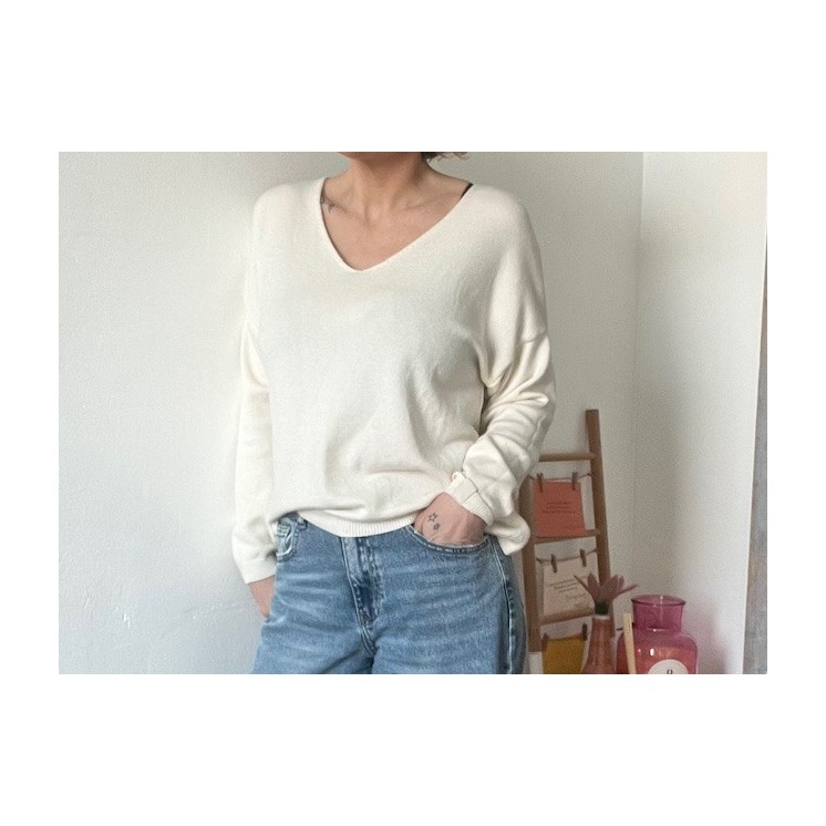 Pull beige col v femme le basique -basic à avoir dans son dressing